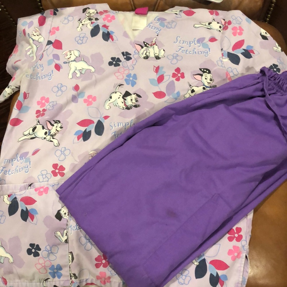 Scrub set